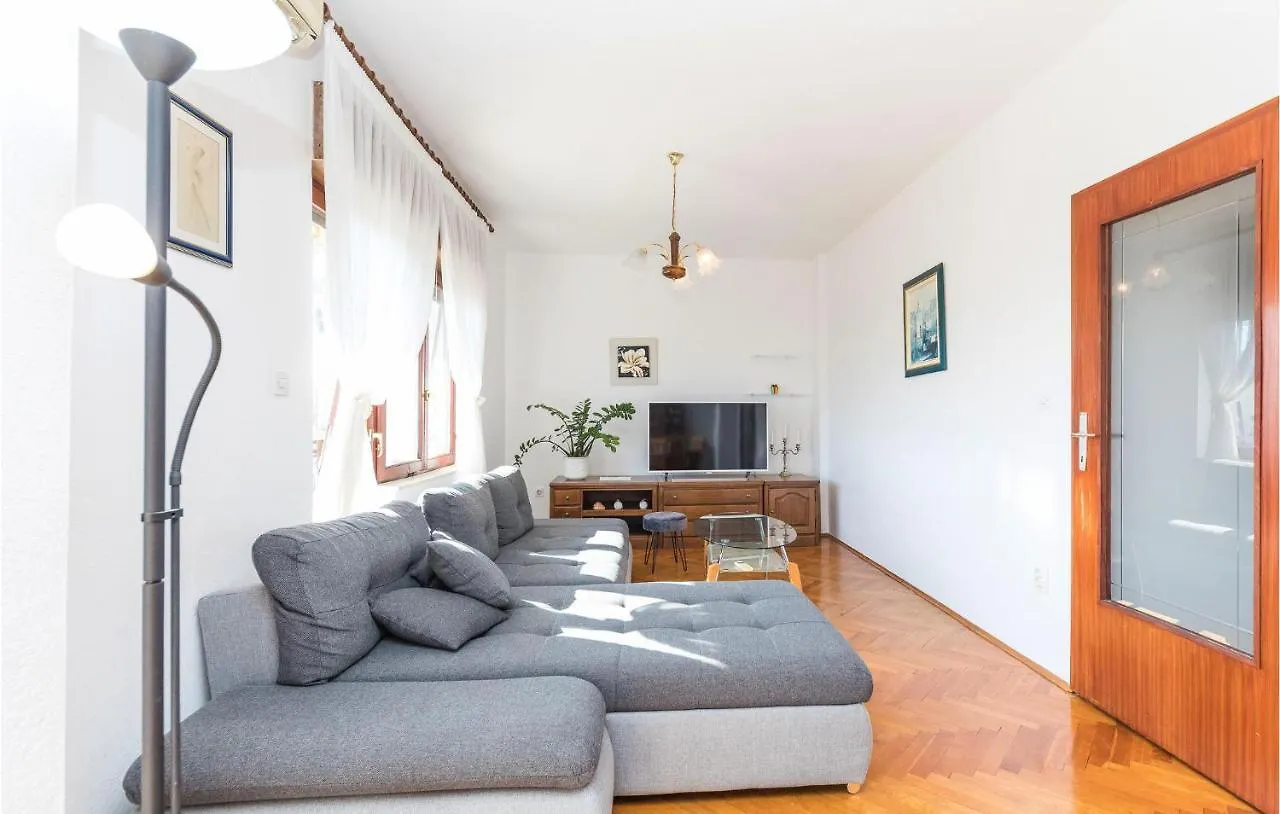 Beautiful Apartment In Trogir With Wifi