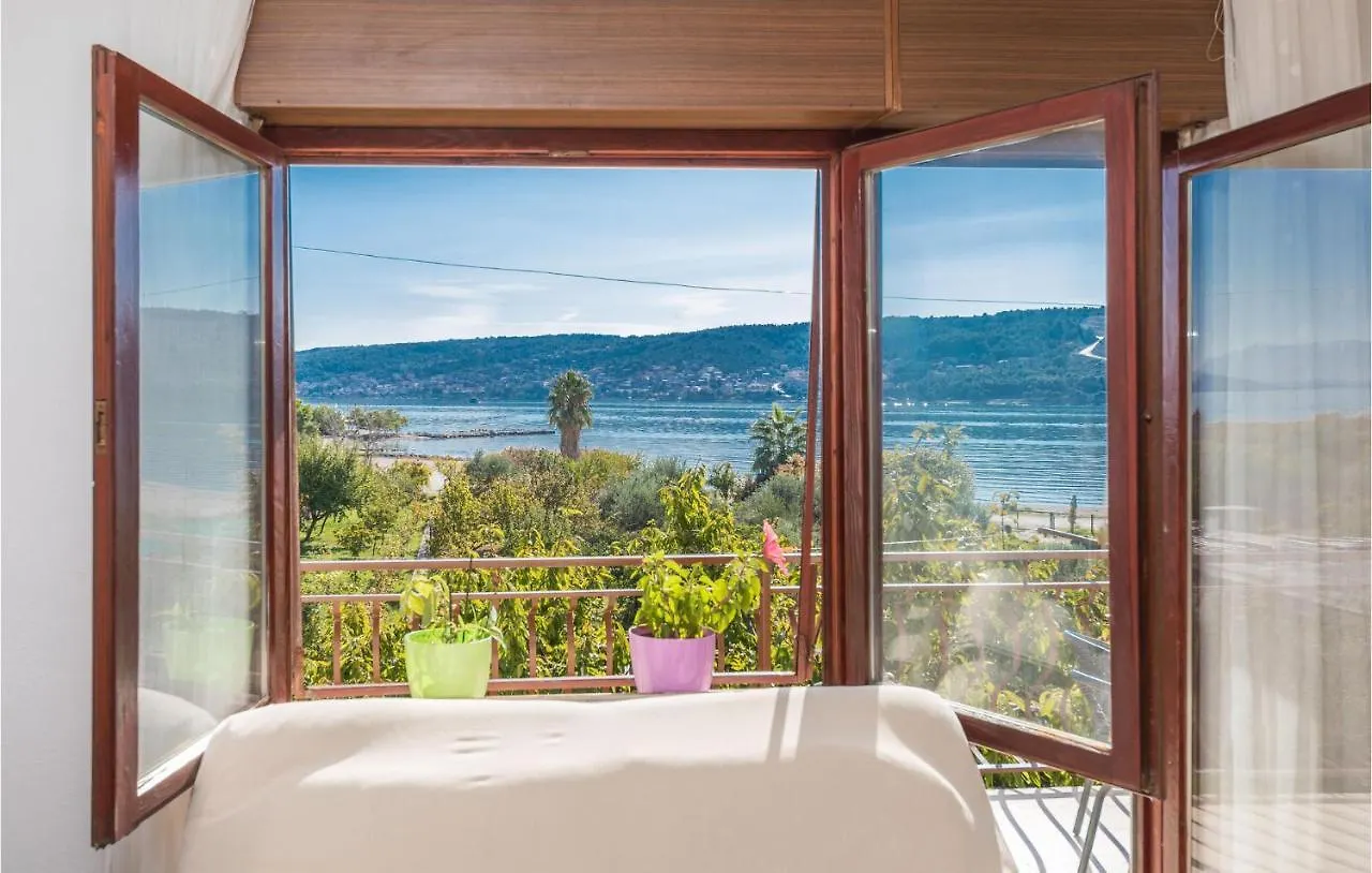 Beautiful Apartment In Trogir With Wifi 0*,