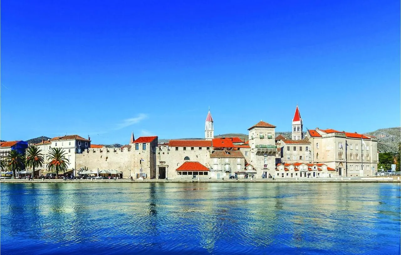 Beautiful Apartment In Trogir With Wifi